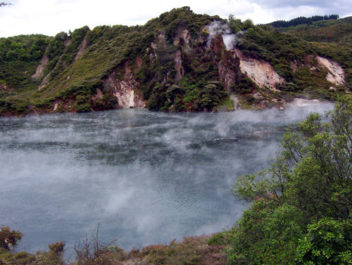 Rotorua-Frying-Pan-Lake